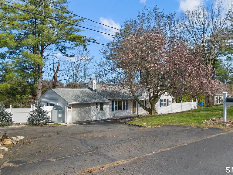 9 Daniel Rd #9B — Photo 2