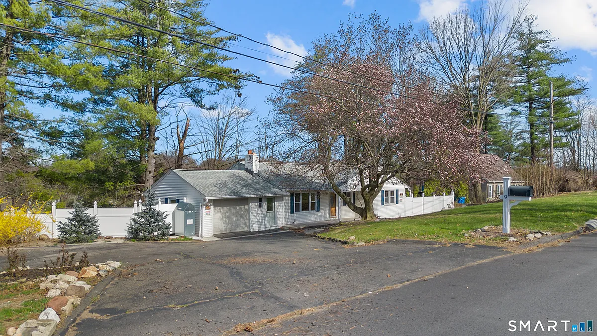 Building Photo - 9 Daniel Rd #9B