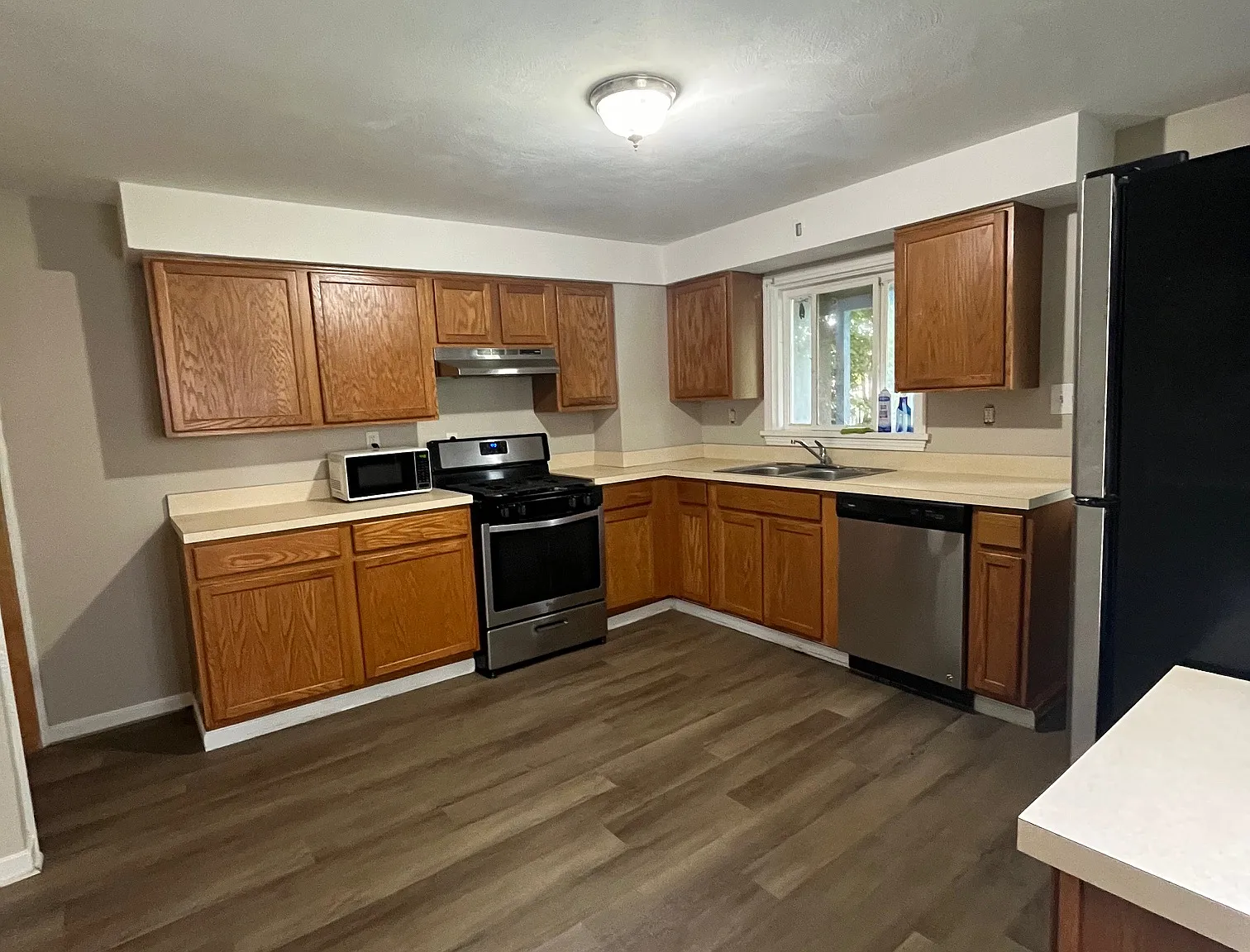 3 bed, $1,695 — Photo 2