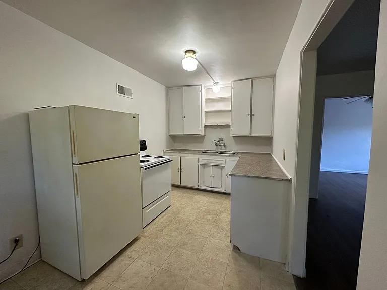 226 N Main St — Photo 4