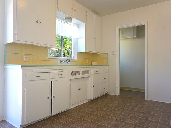 5th image of 15118 Sylvanwood Ave