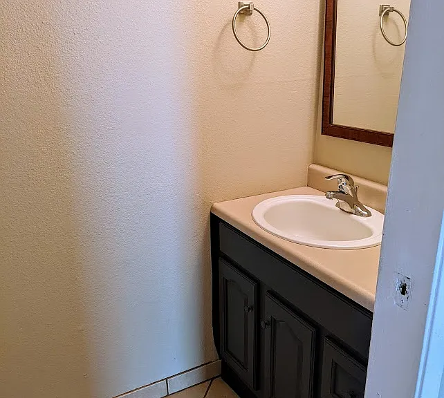Downstairs 1/2 bath