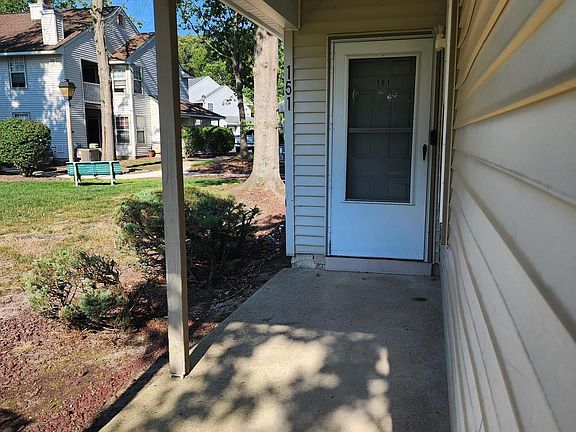 5th image of 151 Edgewater Dr #151