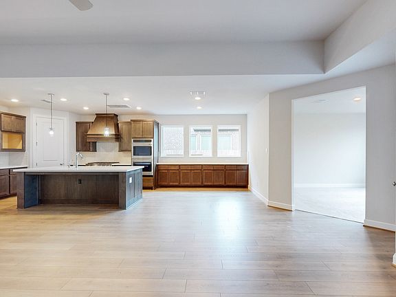 3rd image of 1665 Sherwood Glen Dr