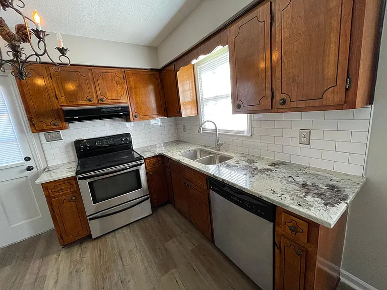 101 Shady Ln — Photo 2