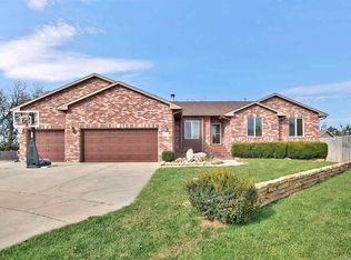 1043 N Aksarben Ct, Wichita, KS 67235