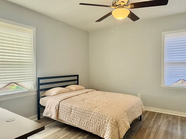 5737 Hobart St #5 — Photo 19