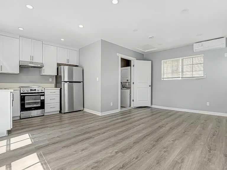 1825 S Van Ness Ave #3/4 — Photo 1