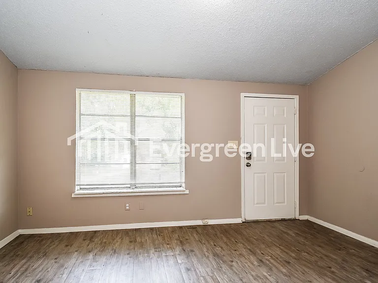 8256 Southaven Cir W — Photo 5