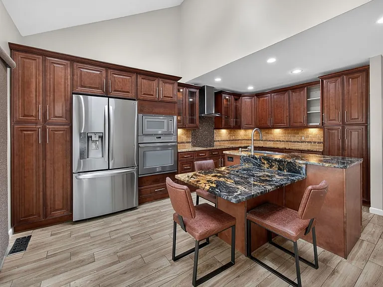 333 Basswood Cir — Photo 12