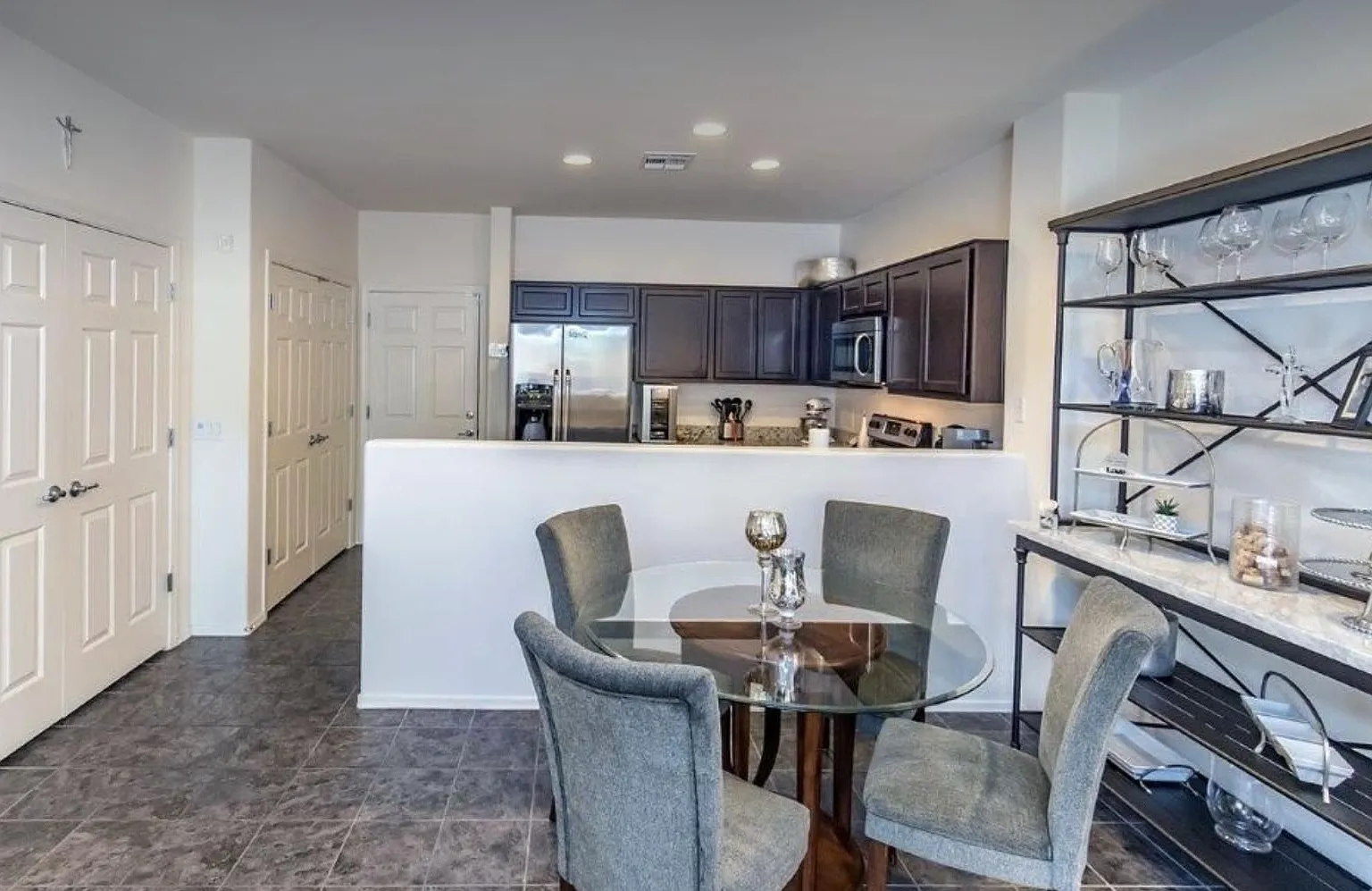 4170 N Thurston Ln — Photo 4