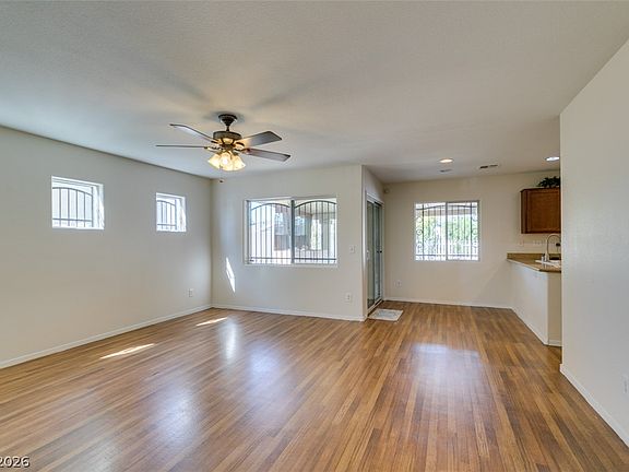 3rd image of 4033 Puebla St