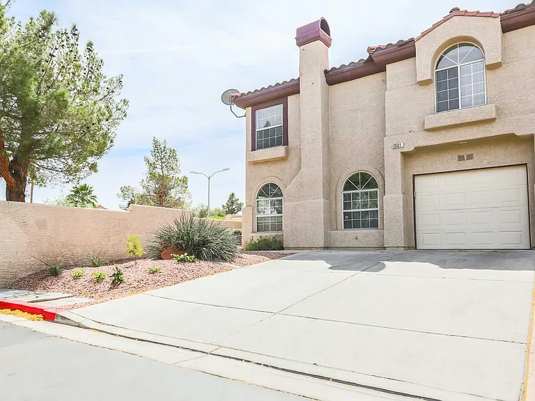 2601 Autumn Blaze Ave — Photo 1
