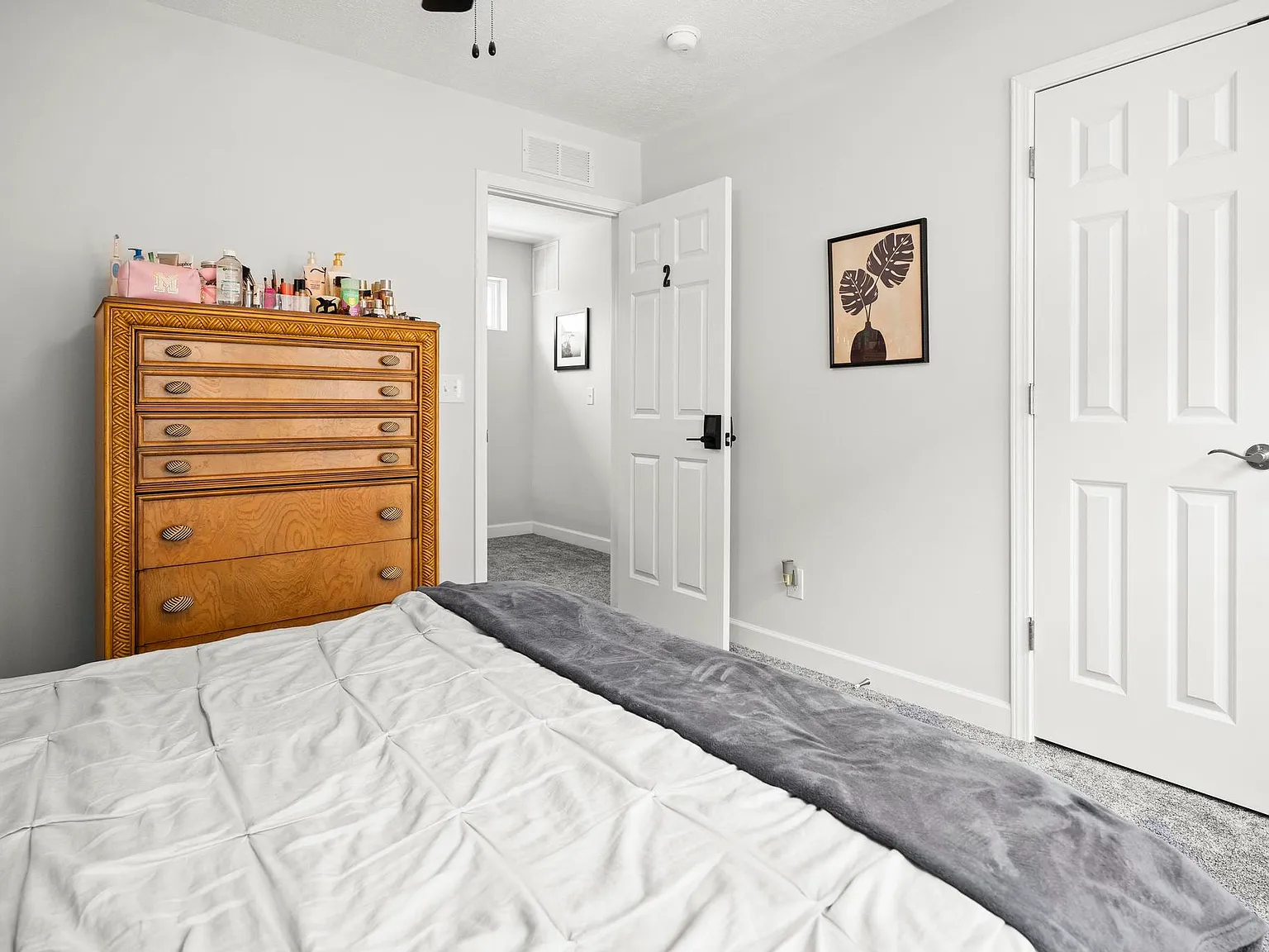 4 bed, 3.5 bath, 2250 sqft, $975 — Photo 2