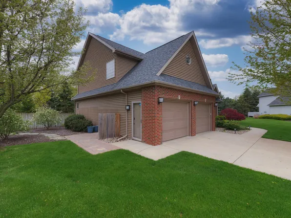 1488 Old Farm Ln, Saint Joseph, MI 49085