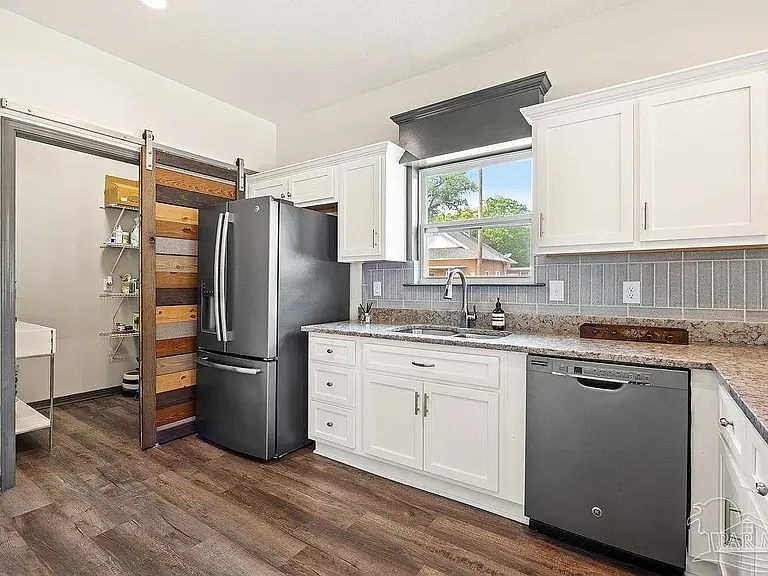 301 Dwight Ave — Photo 10