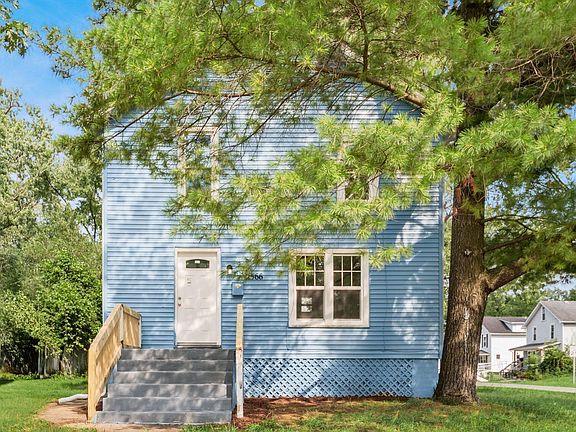2nd image of 2566 Parkwood Ave