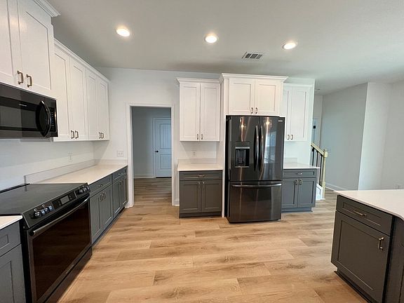 5th image of 7302 Pine Chase Dr
