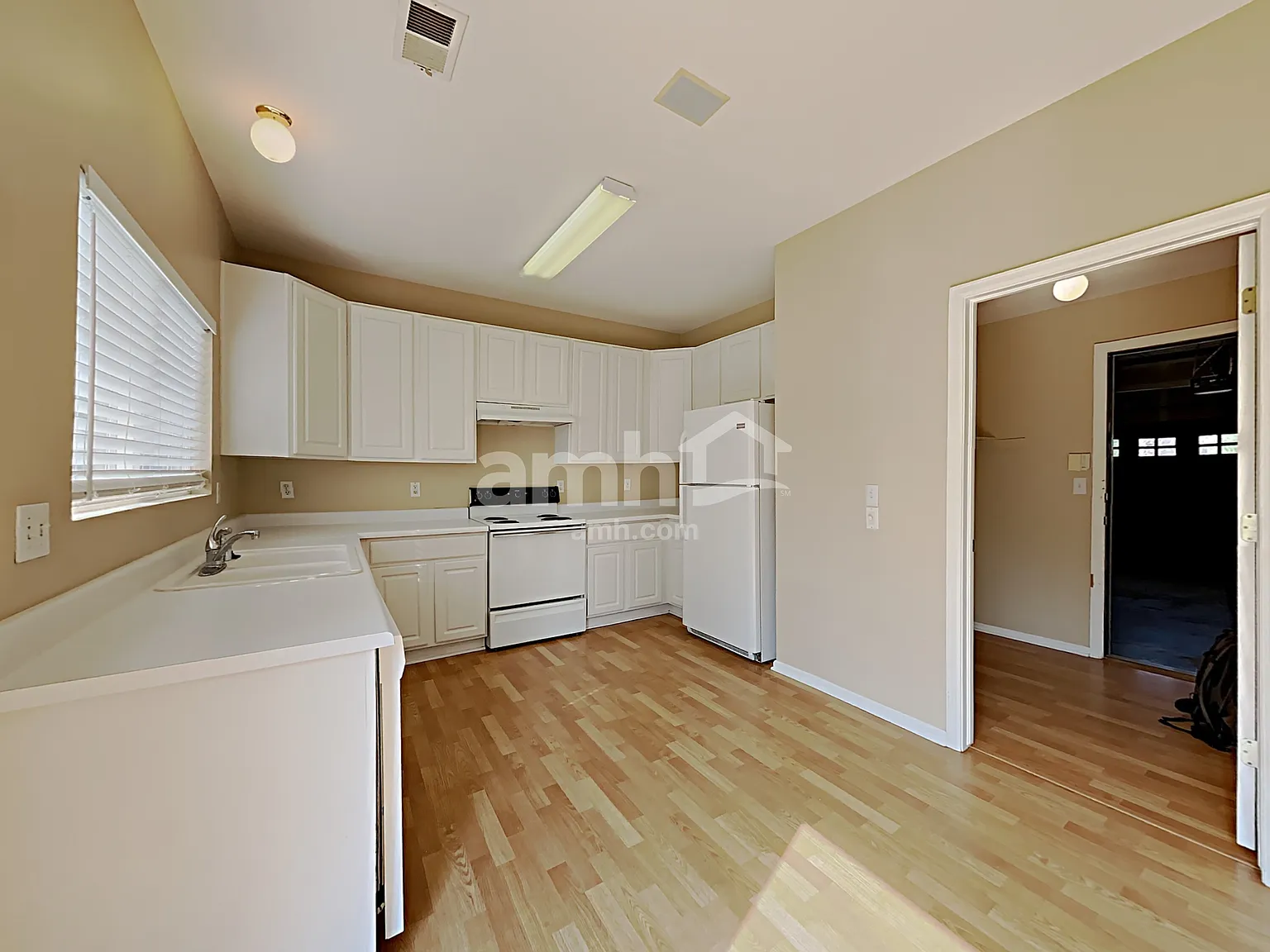 3 bed, 2.5 bath, 1511 sqft, $3,025 — Photo 4
