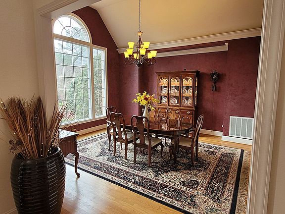 Dining Room 13' x 19'