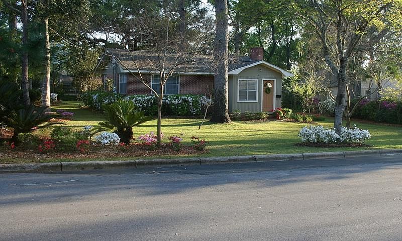 1st image of 727 E College Ave