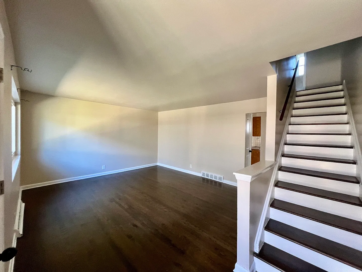 3 bed, 1.5 bath, 1518 sqft, $2,950 — Photo 2