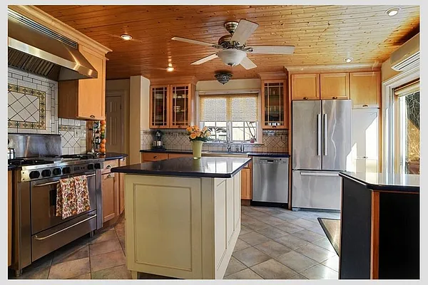 Sold by Stribling | media 5