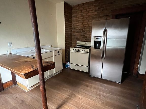 4th image of 122 Parkside Ave