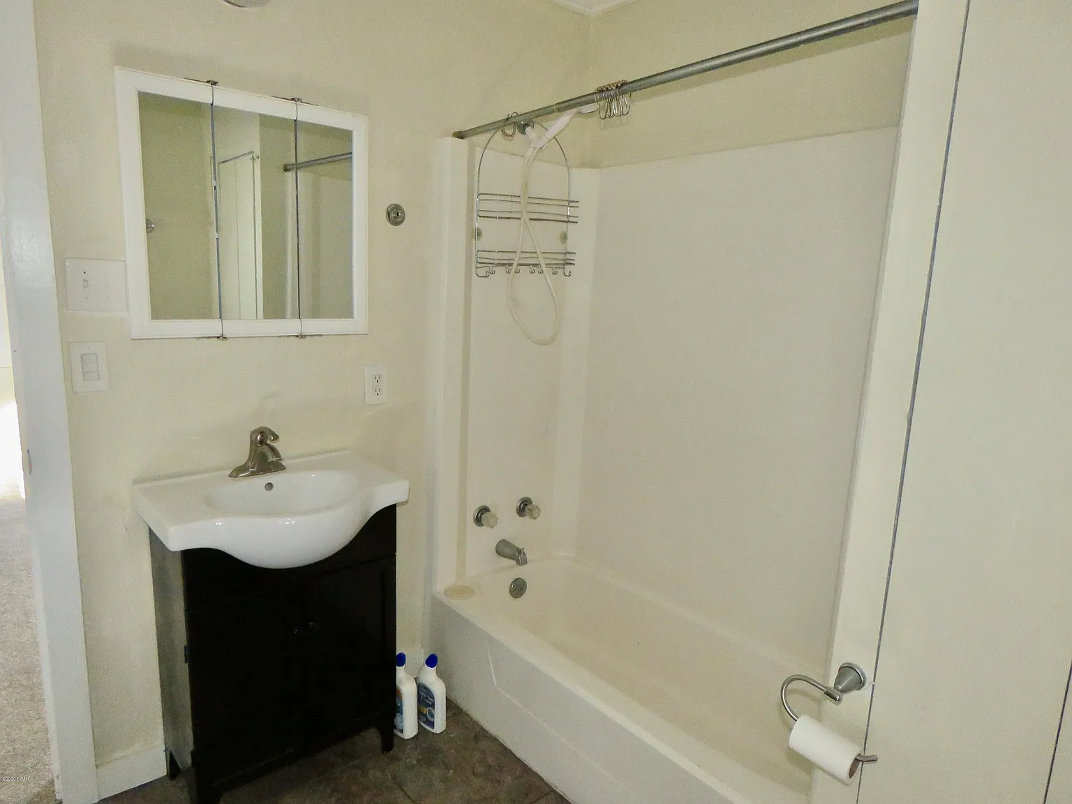 2 bed, 1.0 bath, 952 sqft, $950 — Photo 4