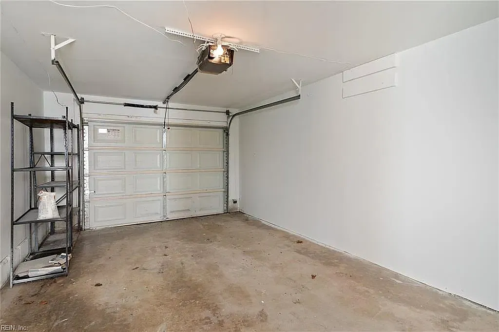 3 bed, 2.5 bath, 1400 sqft, $2,500 — Photo 2