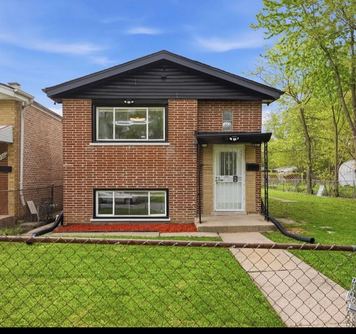 3 bed, 958 sqft, $1,800 — Photo 1