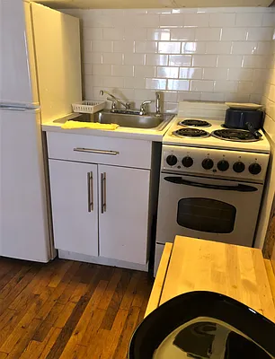 Rented by United Realty Equities | media 20