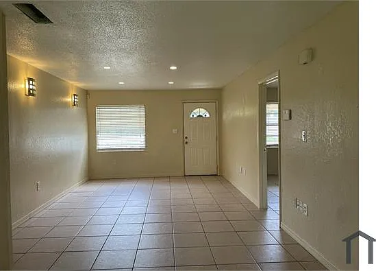2104 Hartford Pl — Photo 6