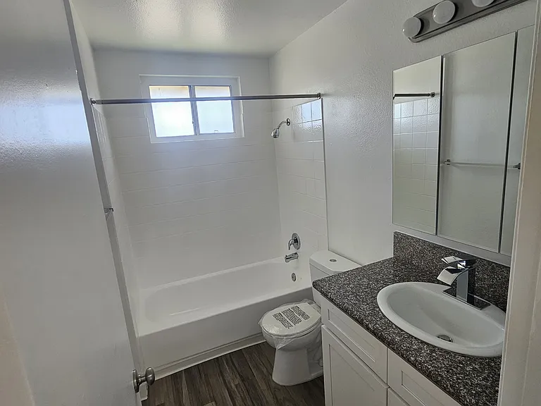 Riverglen Apartments — Photo 13