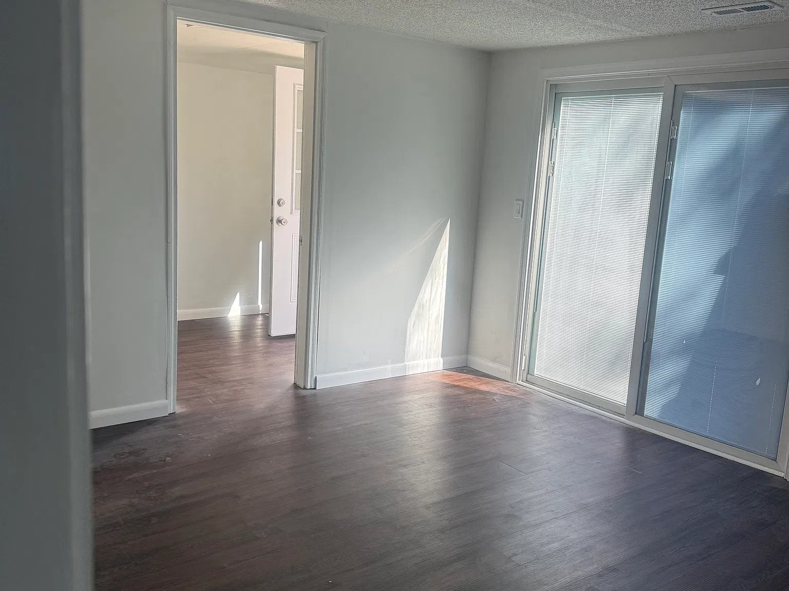 3 bed, 1043 sqft, $2,500 — Photo 4