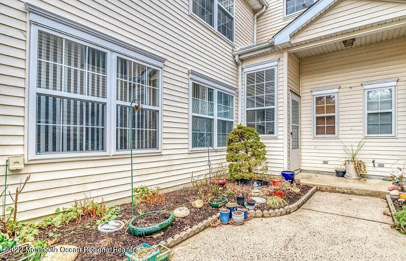 3 bed, 3.5 bath, 1904 sqft, $3,000 — Photo 2