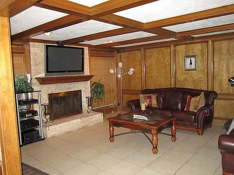503 Lorie Ln — Photo 6