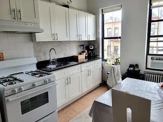 Rented by MCR Realty | media 12