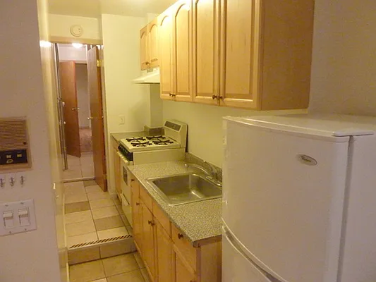 Rented by Chartwell Manhattan Realty | media 24