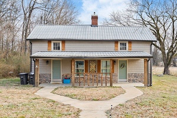 1st image of 810 Fitzpatrick Rd