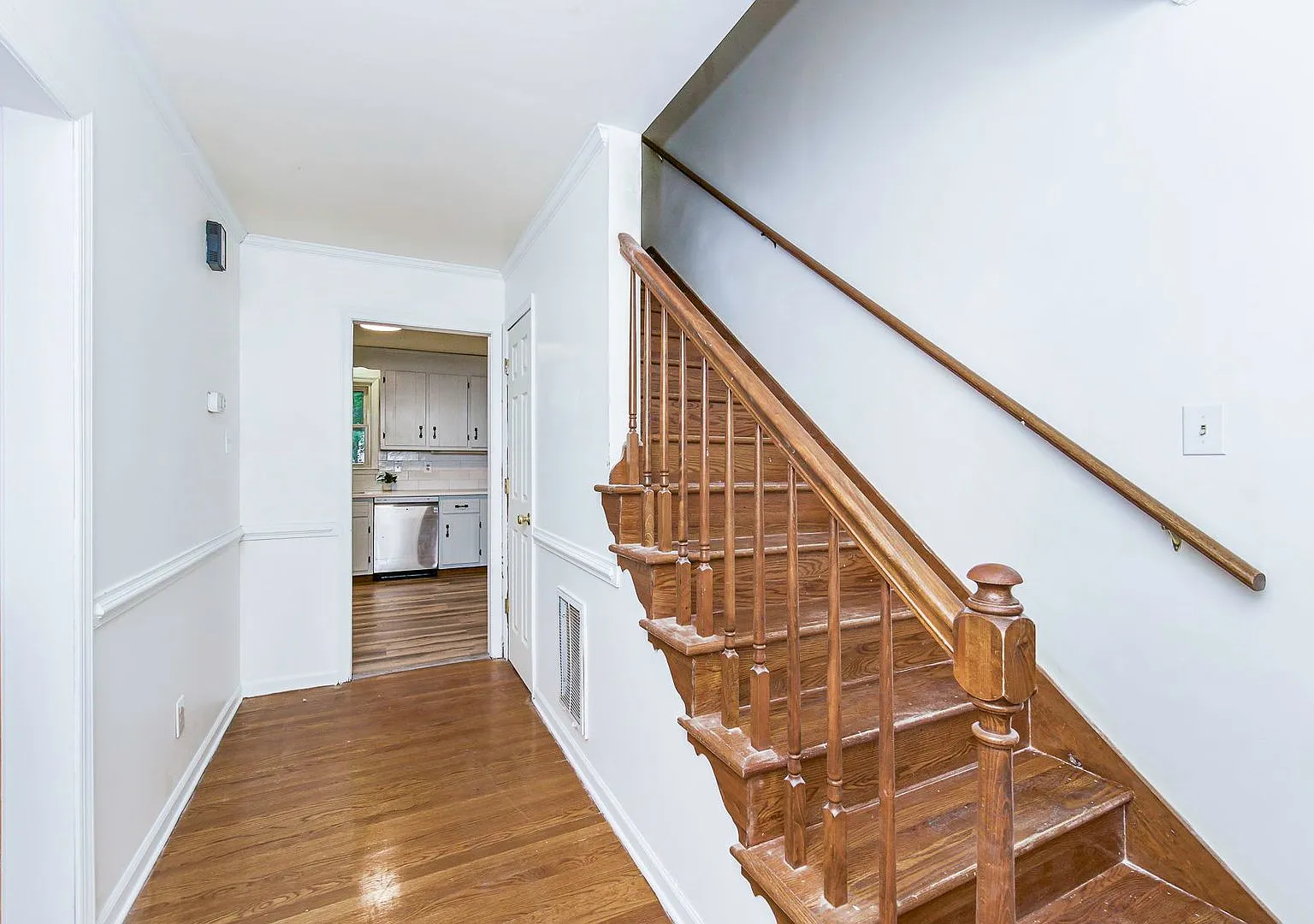 Updated 5BR/3.5BA on 3/4-Acre Cul-de-Sac Lot 3 Finished Floors, Deck & Huge Yard Chester $3100.00 — Photo 3