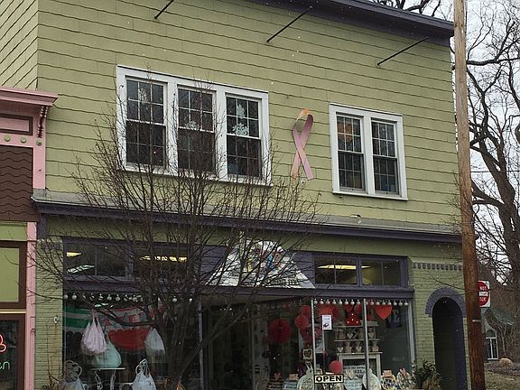 2nd image of 122 W Loveland Ave