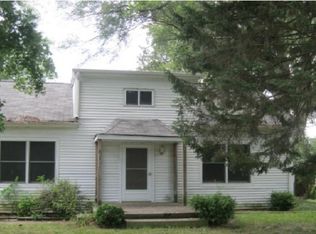 617 W Dowell Rd, McHenry, IL 60051