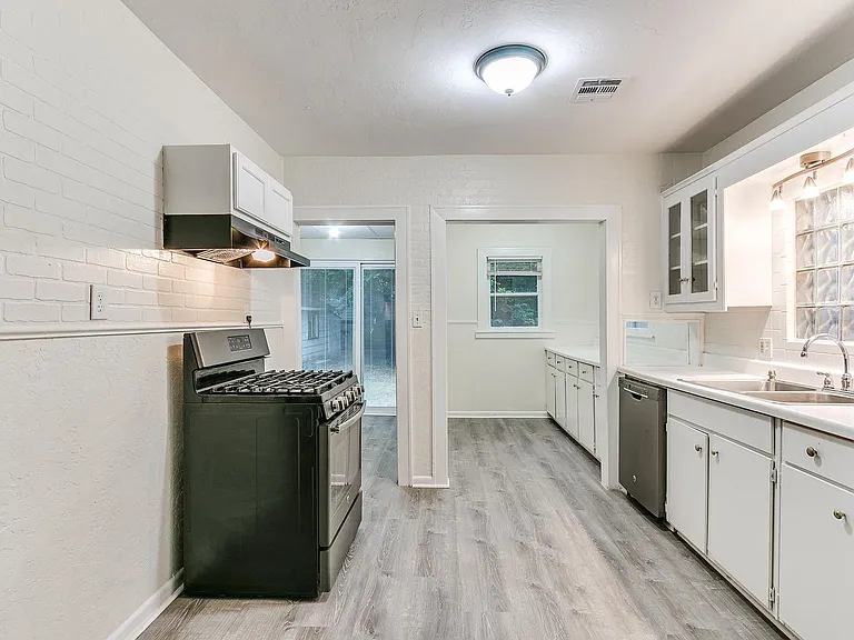 625 W Dewey St — Photo 48