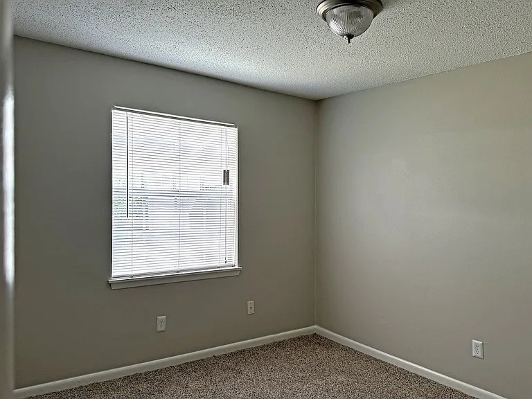 Spring Lake Cove Apartments — Photo 24