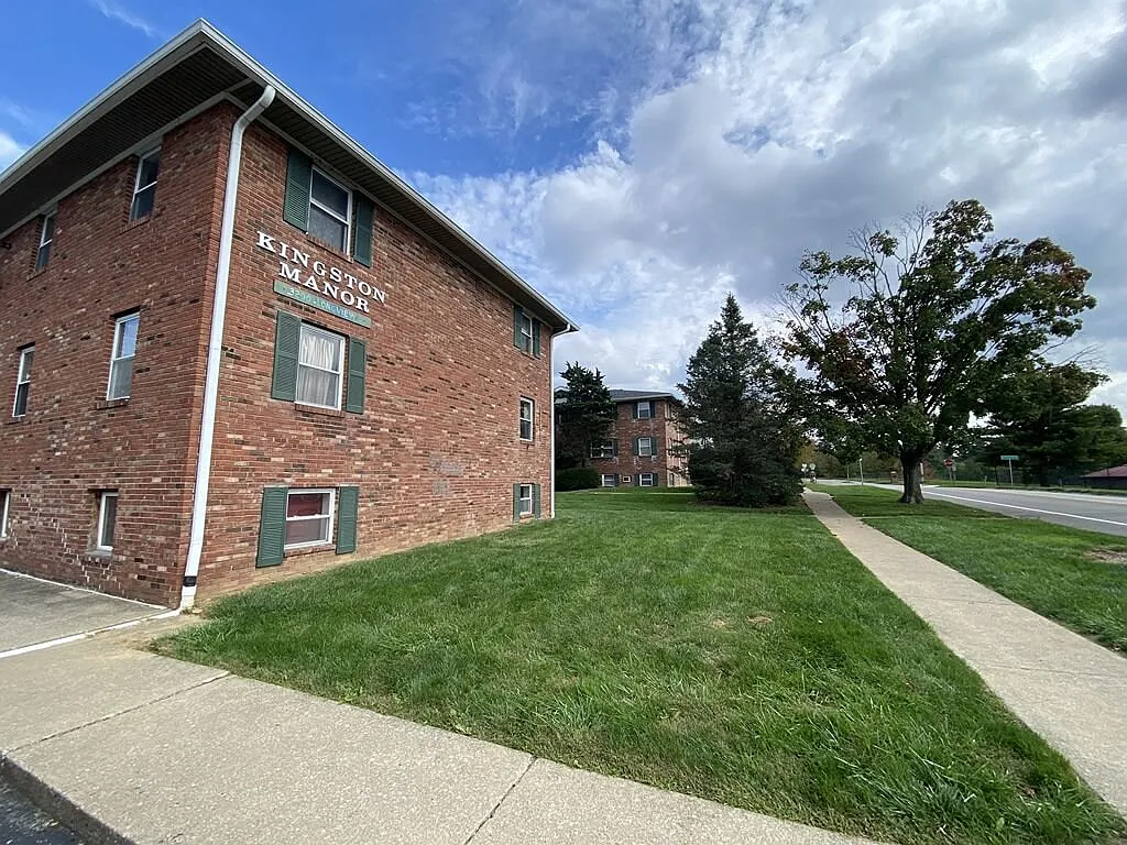 Kingston Manor — Photo 3