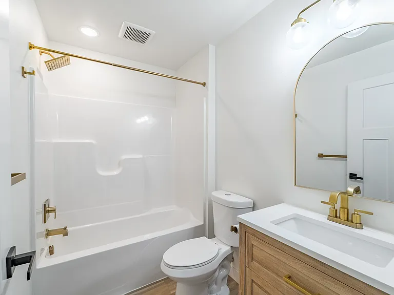 109-115 Radtke St #105 — Photo 32