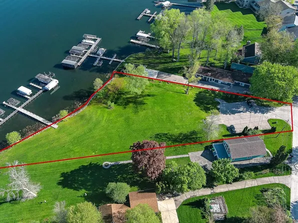 413 Strauss unit 14 Avenue, Green Lake, WI 54941