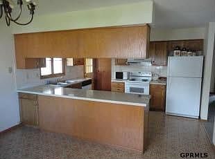 3rd image of 120 N Elm St