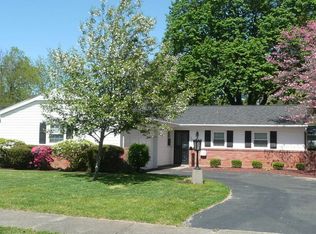 2417 Woodmont Dr, Louisville, KY 40220